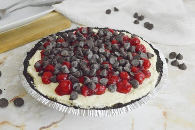 Quick Dessert Recipes Ready In 20 Minutes Or Less DIY Candy   Cherry Choc Pie 1 Fit13542c900ssl1 640x425 