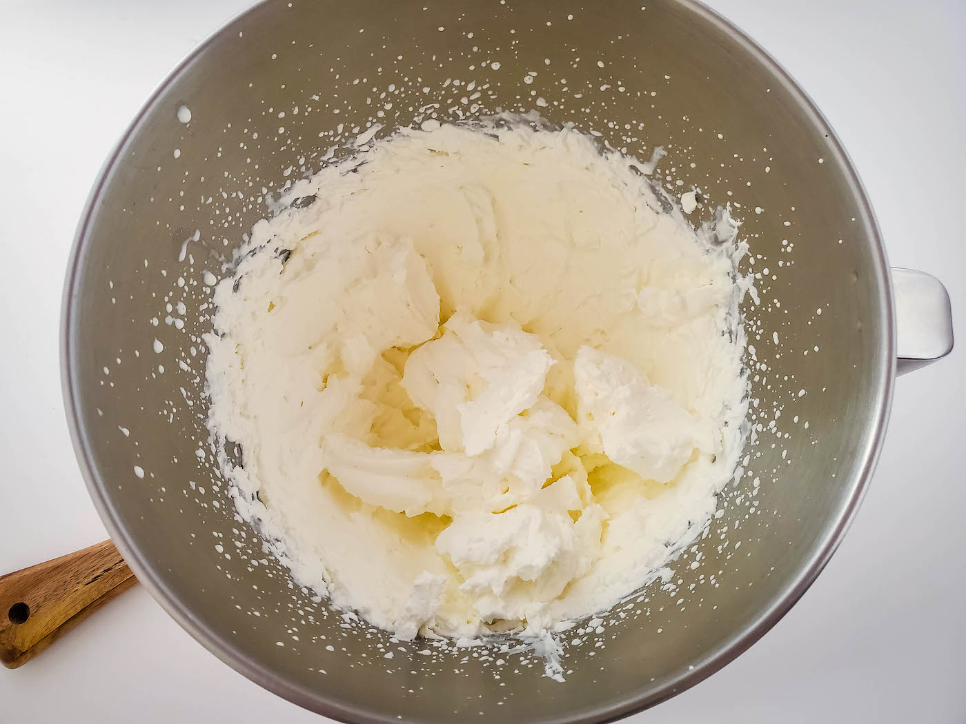Whipping cream after beating for three minutes