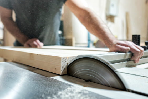 Cutting-wood-with-a-table-saw