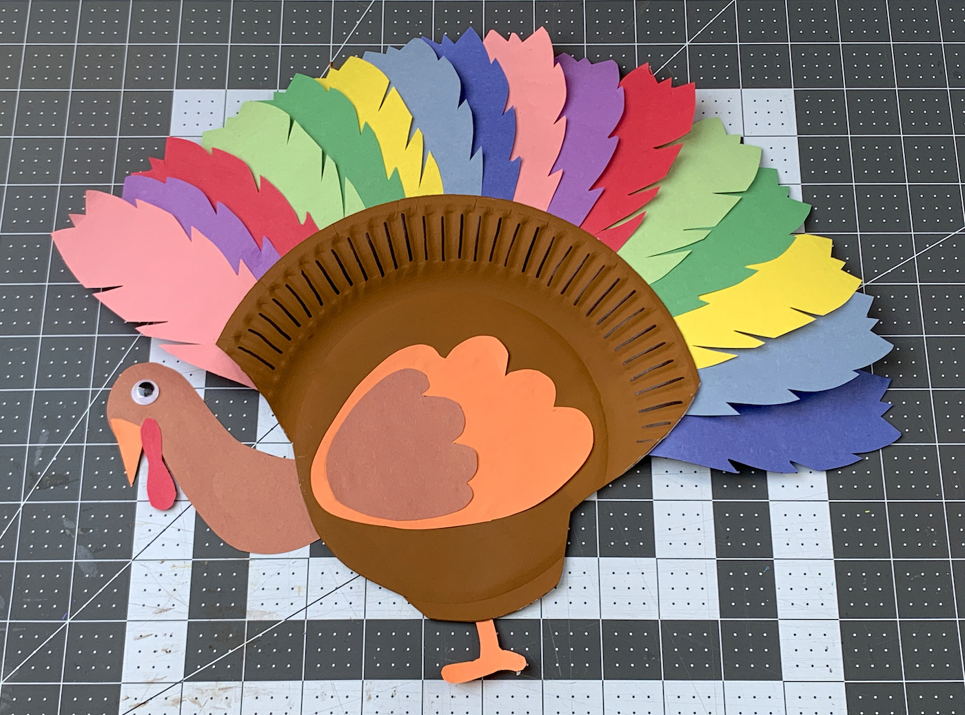 DIY paper plate turkey