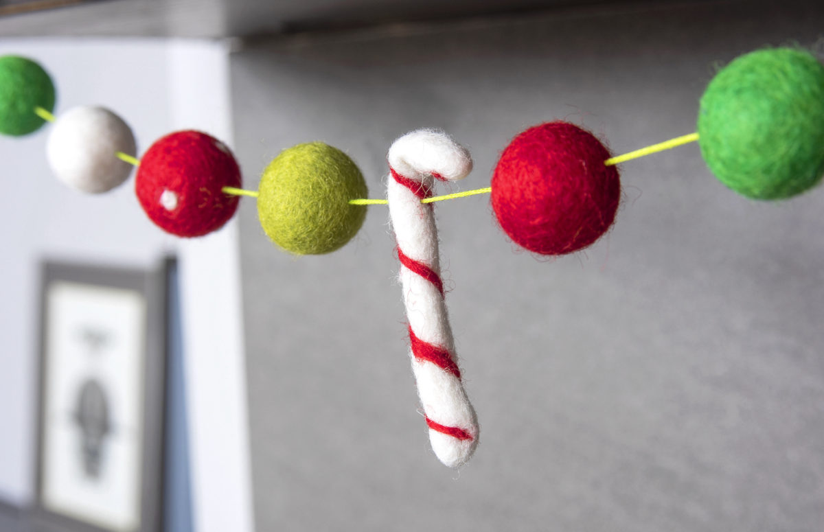 Make a Christmas Felt Ball Garland in Minutes - DIY Candy