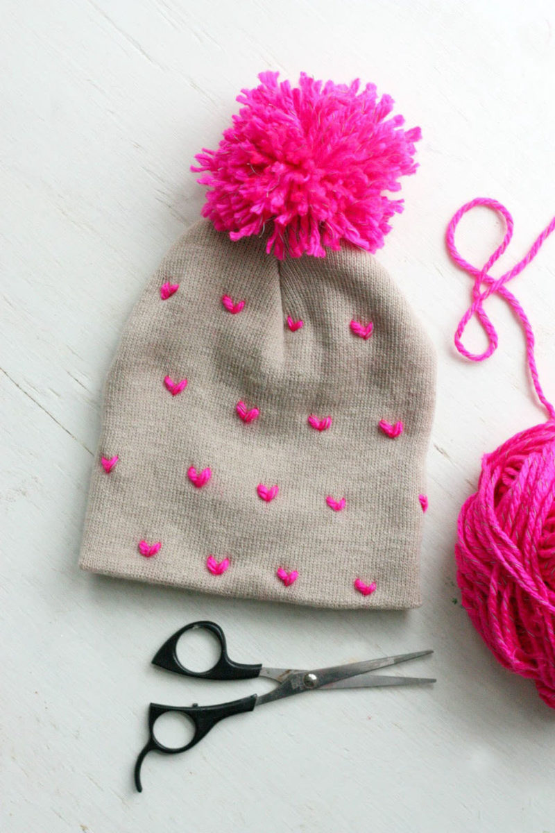 How to Make a Pompom for a Hat (So Easy!) DIY Candy