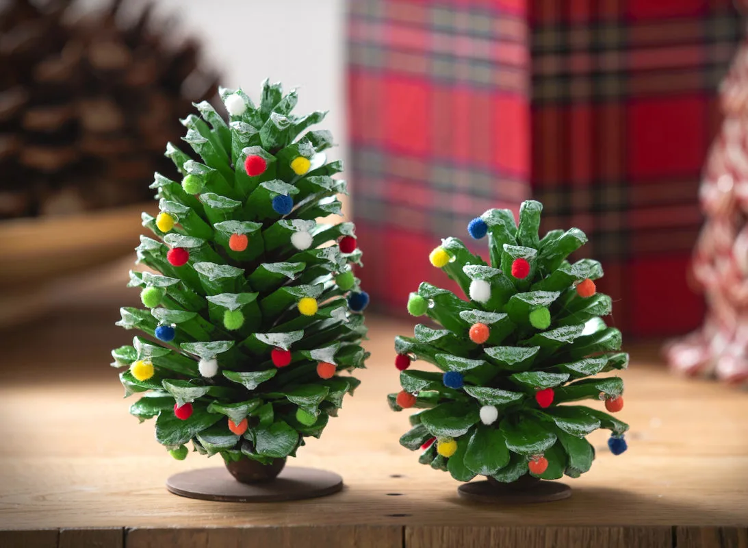 decorating pine cones for christmas