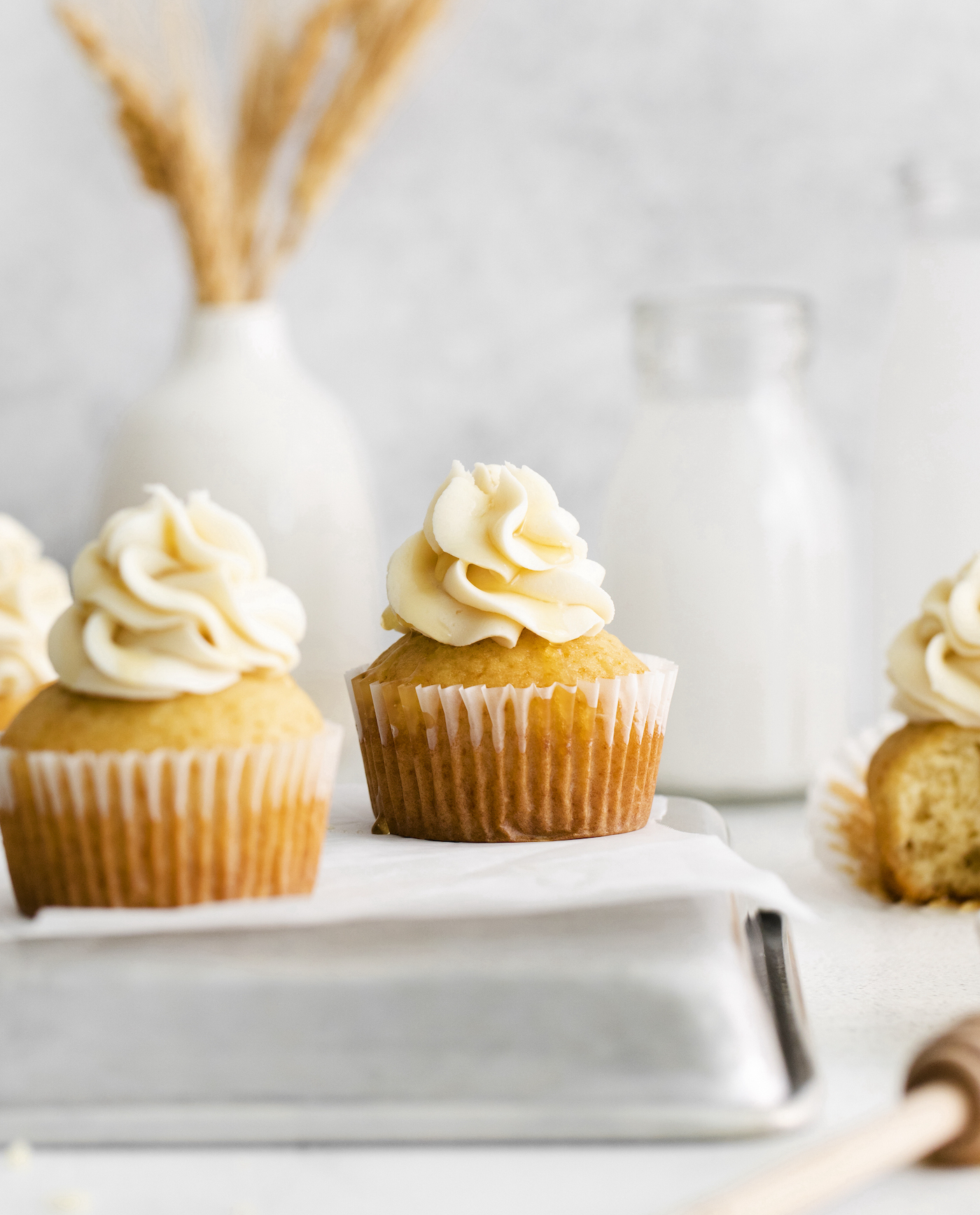 honey bun cupcakes with buttercream frosting