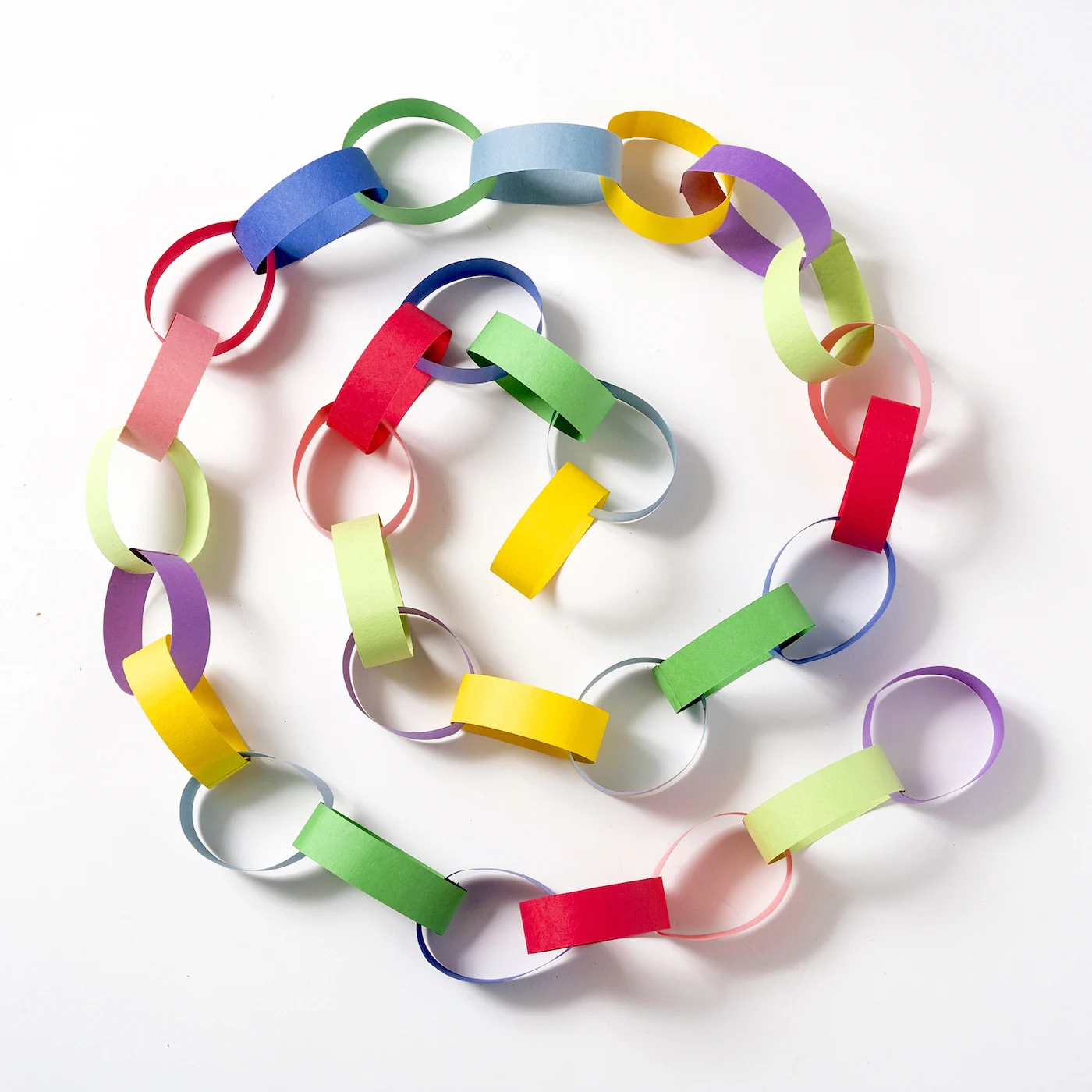 Paper Chain Made In Four Simple Steps DIY Candy Paper Chain Made In Four Simple Steps DIY Candy