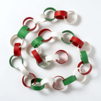 make a paper christmas chain